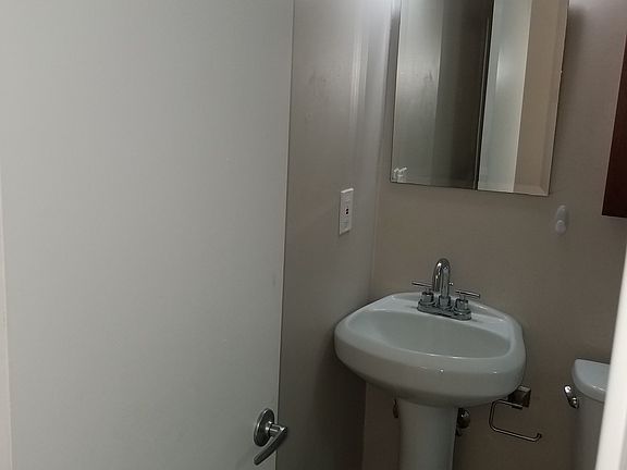 4th image of 13449 Moorpark St APT B