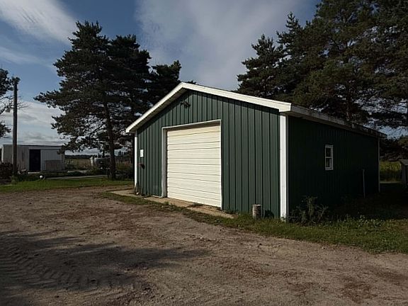 4th image of 1310 Church Rd