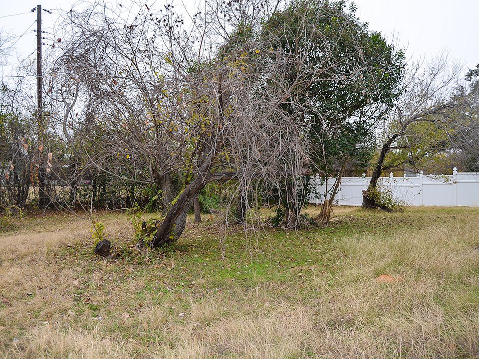 2nd image of 802 Glenwood Dr