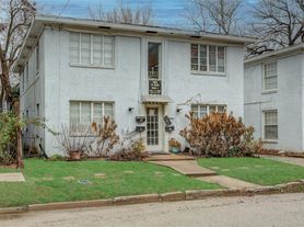 1828 W Main St