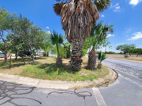 3rd image of 221 E McKinley Ave