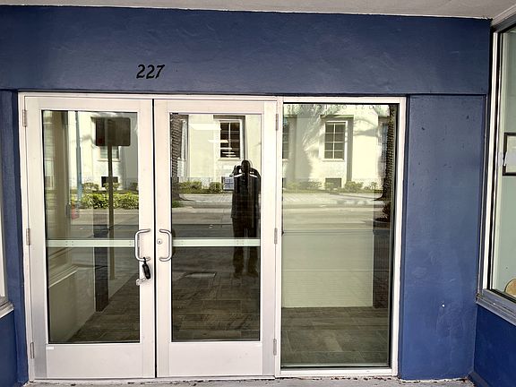 3rd image of 227 N Magnolia Ave #202