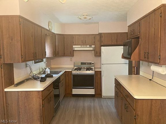 2nd image of 23031 Drake Rd