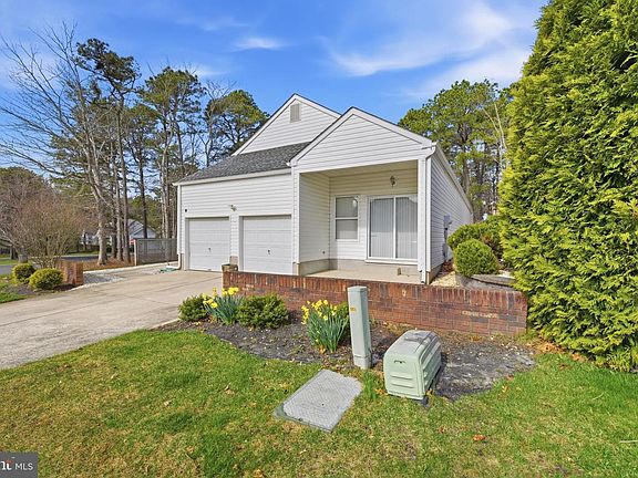 3rd image of 76 Summerhill Dr