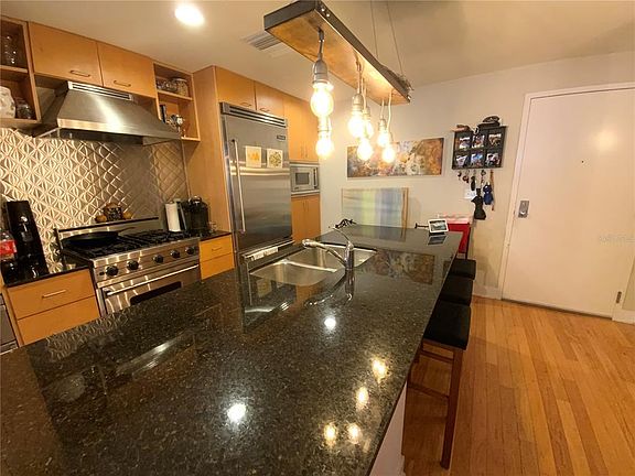 4th image of 1120 E Kennedy Blvd Unit 1128