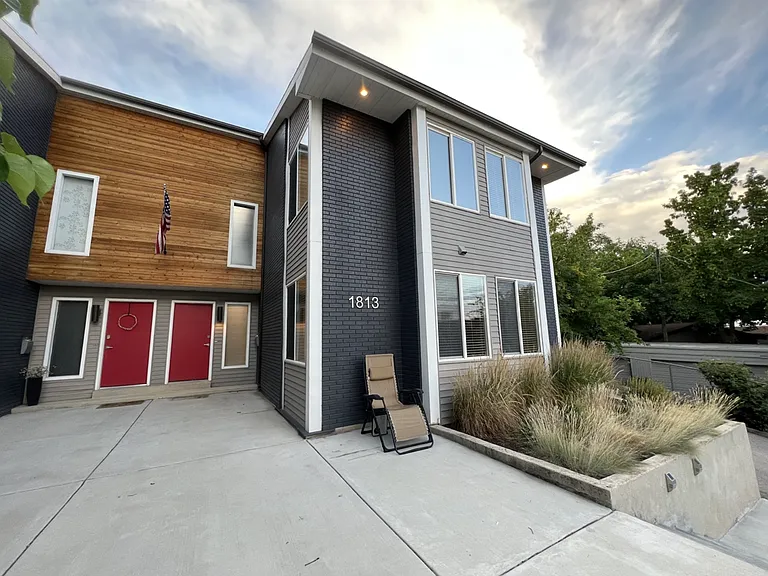 1813 S Laurelhurst Dr #1 — Photo 34