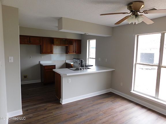 3rd image of 10438 Carrington Dr