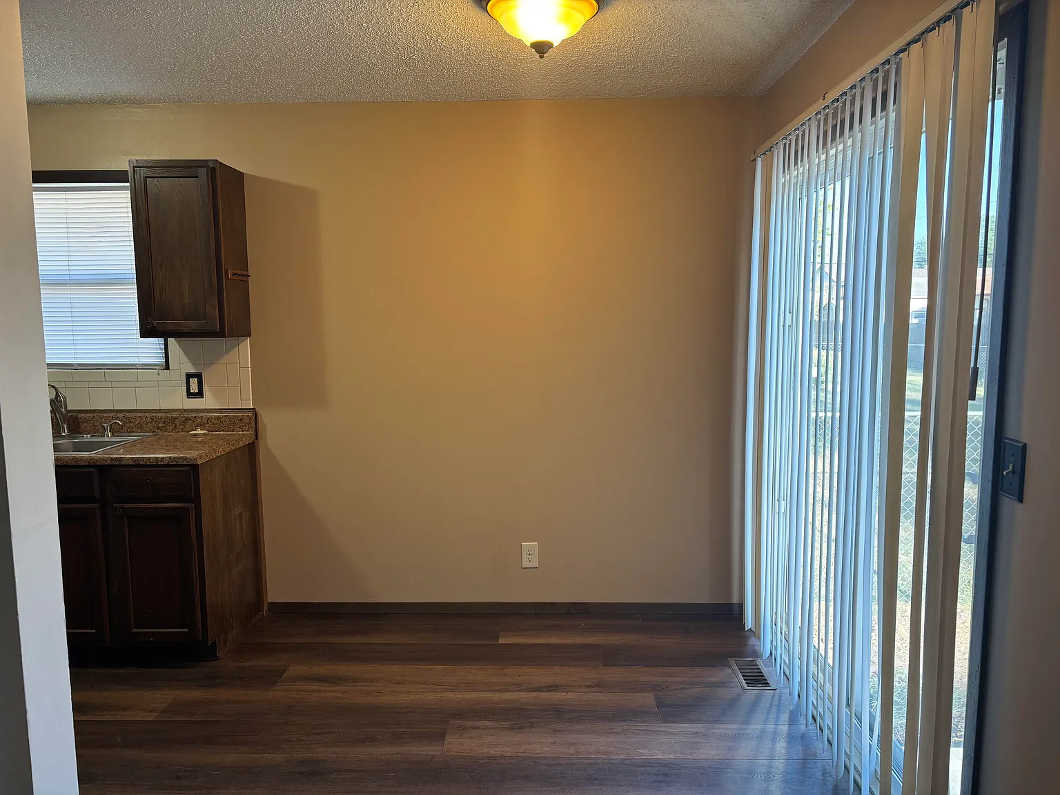 3 bed, 936 sqft, $1,230 — Photo 3
