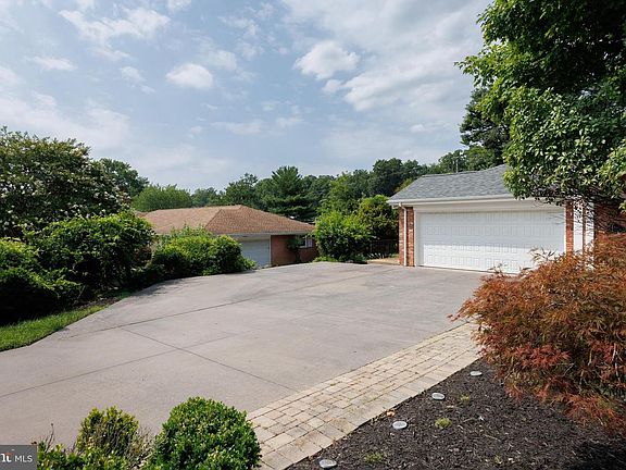 5th image of 2104 Cedar Circle Dr