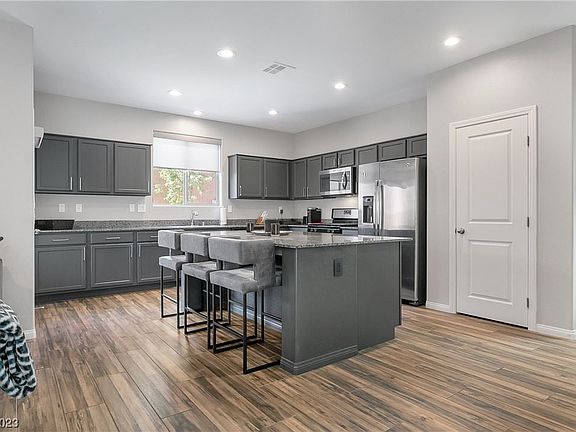 5th image of 8941 Willow Break Ave