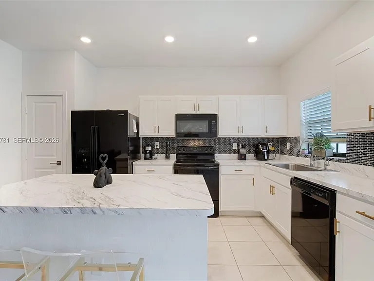 1181 SW 7th Ct #1181 — Photo 4