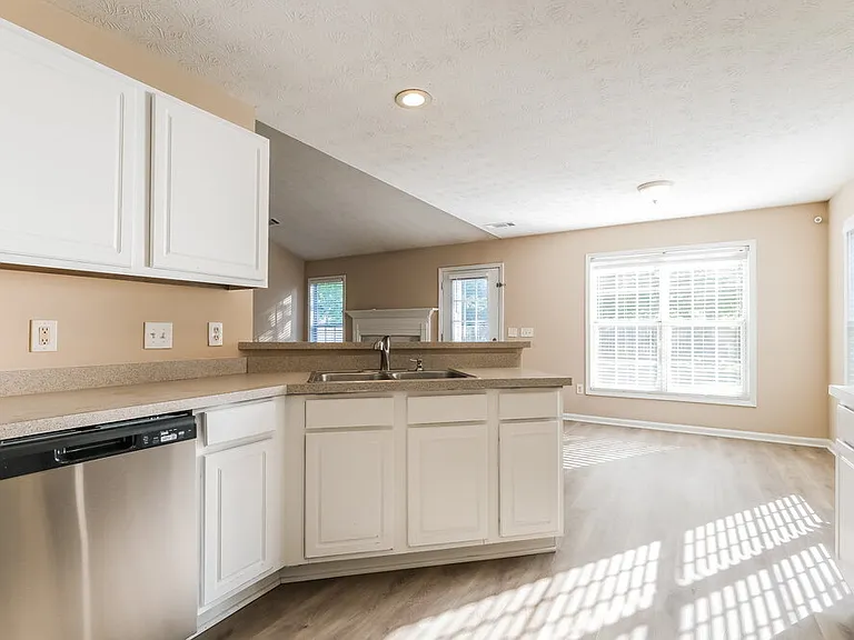 5400 Princeton Oaks Dr — Photo 7