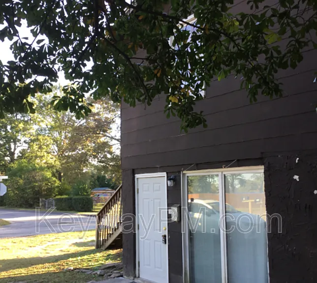 116 Argyle Ave #B — Photo 2