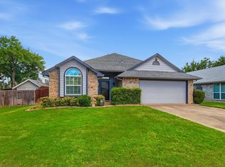 2703 Old English Ct, Euless, TX 76039