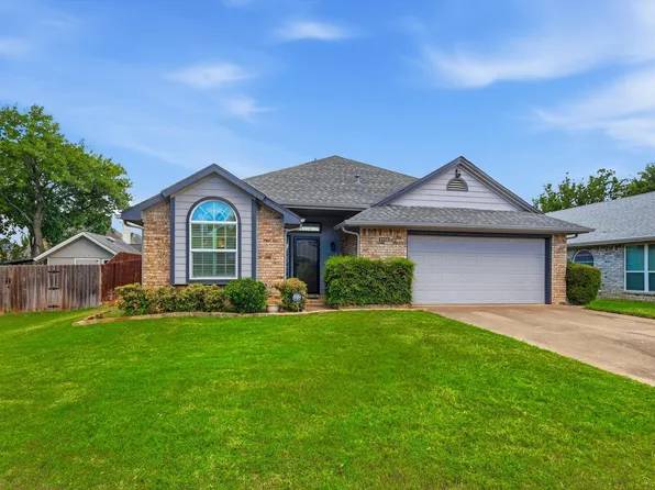 2703 Old English Ct, Euless, TX 76039