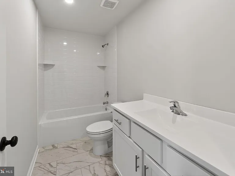 1 N Girard Ave #101 — Photo 7