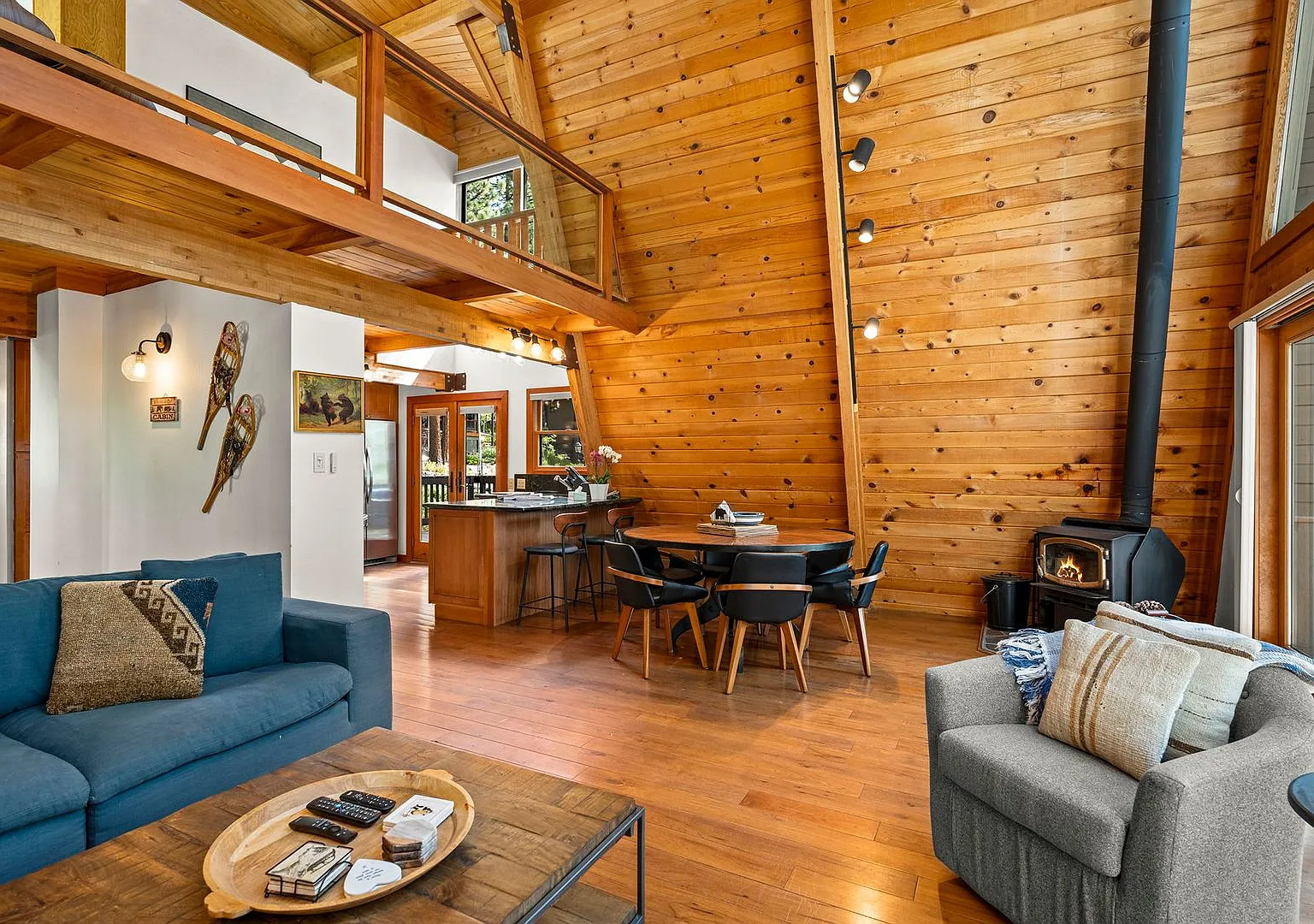 Winter Ski Lease Cozy Remodeled Cabin Near Diamond Peak — Photo 2