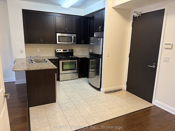 5th image of 83 Woodbridge Ave #406