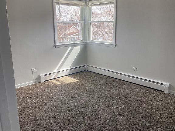Bedroom (There are two identical bedrooms.)
