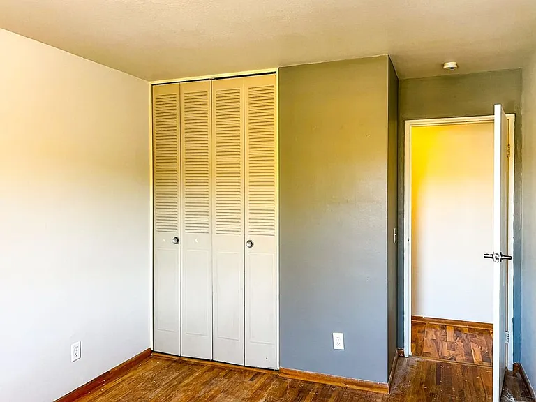 Discover Your Dream Home at Aquilla Park Apartments - Pet-Friendly Living in St. Louis Park! — Photo 9