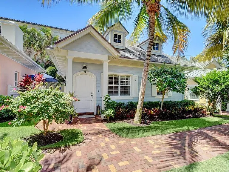2225 S Ocean Blvd — Photo 1