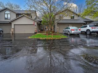 458 Berkshire Dr, Crystal Lake, IL 60014