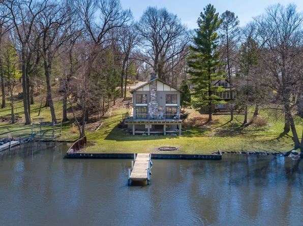 2712 Ridge Ave, Algonquin, IL 60102