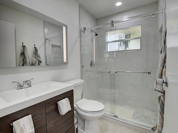 5th image of 468 Saxony Way