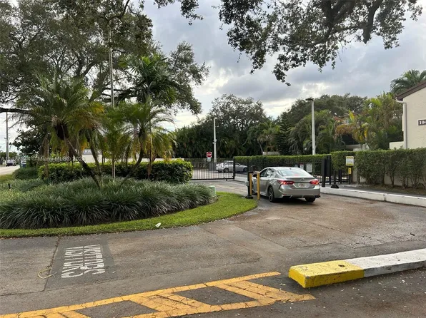 19424 NE 26th Ave APT 132B, Miami, FL 33180