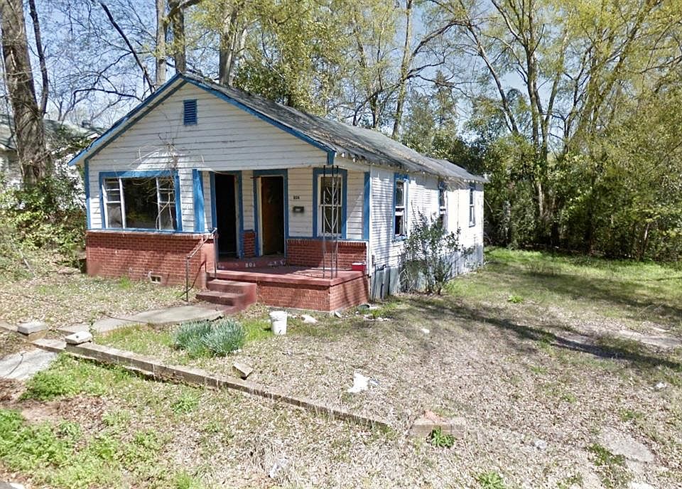 2nd image of 804 Cook St