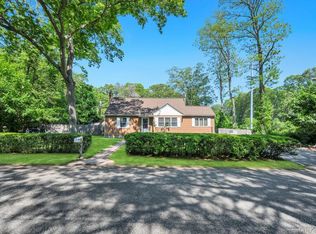 19 Oakland Avenue, Miller Place, NY 11764
