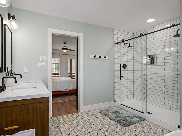 511 W Archdale St #A — Photo 20
