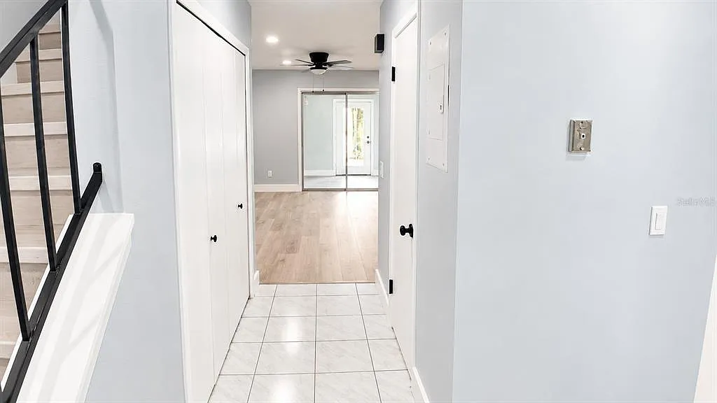 2 bed, 2.5 bath, 1174 sqft, $2,000 — Photo 2