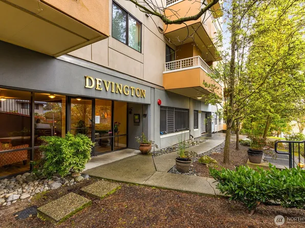 7600 SE 29th St #311, Mercer Island, WA 98040