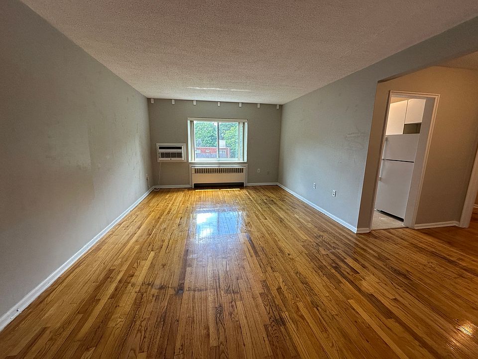 1st image of 572 Whitney Ave #33E