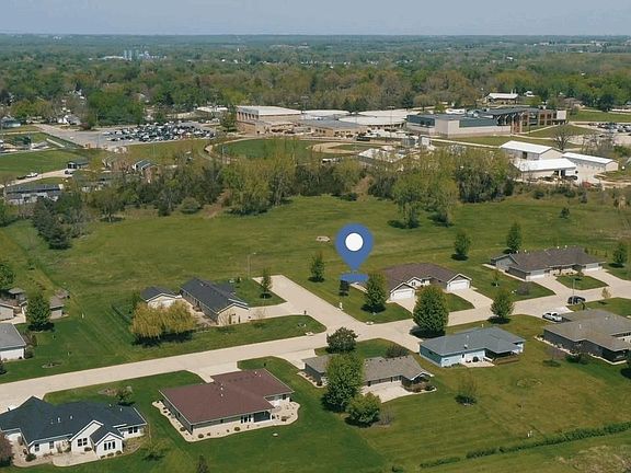 2nd image of 301 Meadow Ln