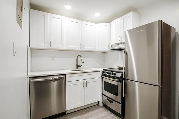 Rented by MNS | media 6