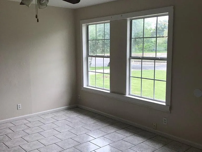 127 Ryan Dr — Photo 5