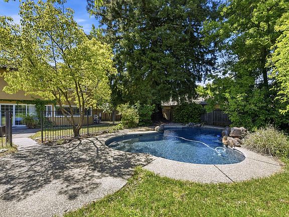 2nd image of 3283 Cambridge Rd