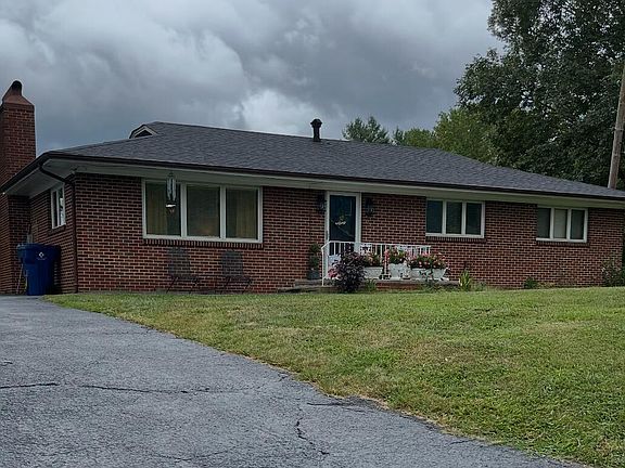 2nd image of 127 Alpine Rd #127