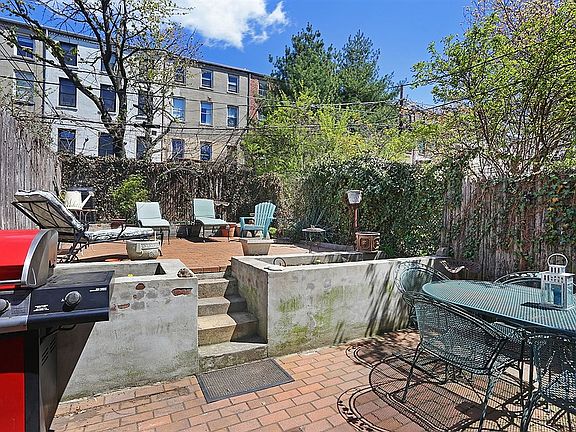 4th image of 213A Bergen St