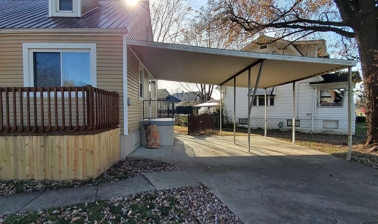 CLEAN and Updated Dollhouse! 3 Bedrooms, ~2 Bathrooms, Redone Hardwood Floors, 2 Car Carport, Bas... — Photo 3