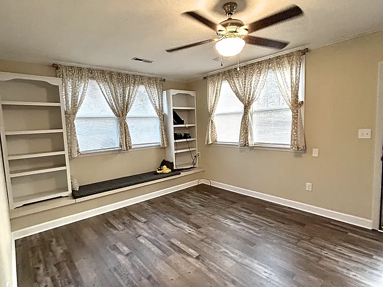 408 Lynette Dr — Photo 6
