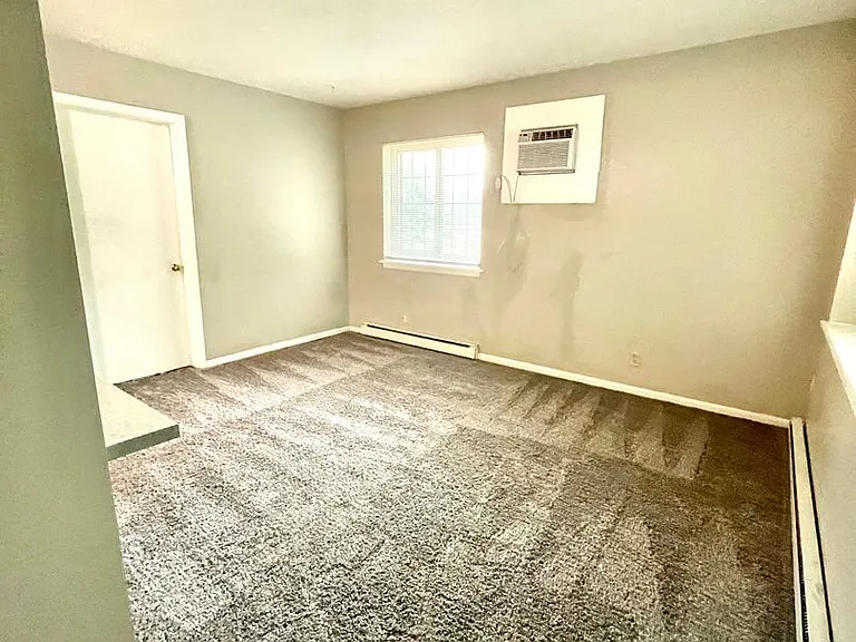 2409-2437 E 59th Ct — Photo 3