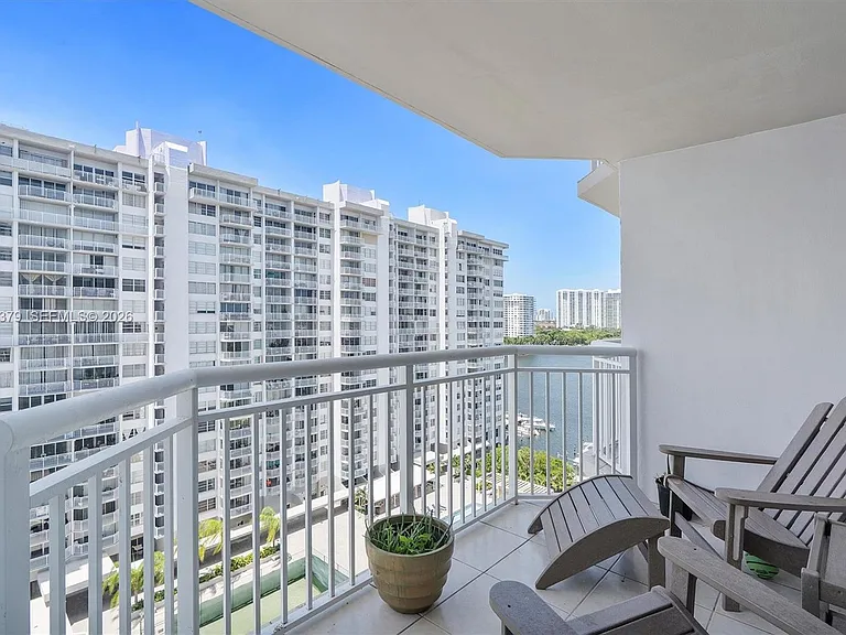 18031 Biscayne Blvd #1401 — Photo 33