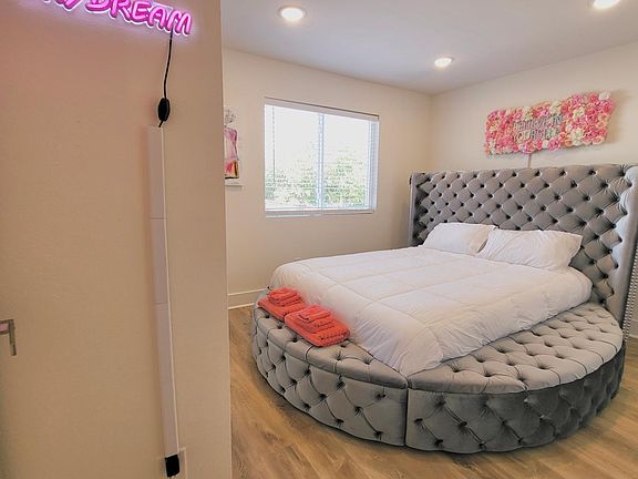 3rd image of 1516 N Peak St APT 211