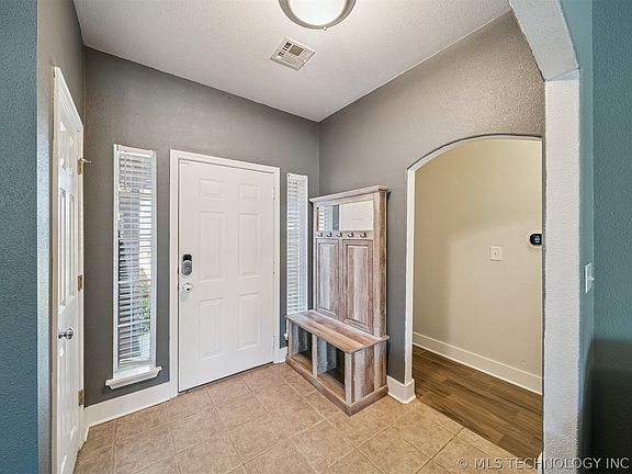5th image of 8027 Vintage Trace Dr
