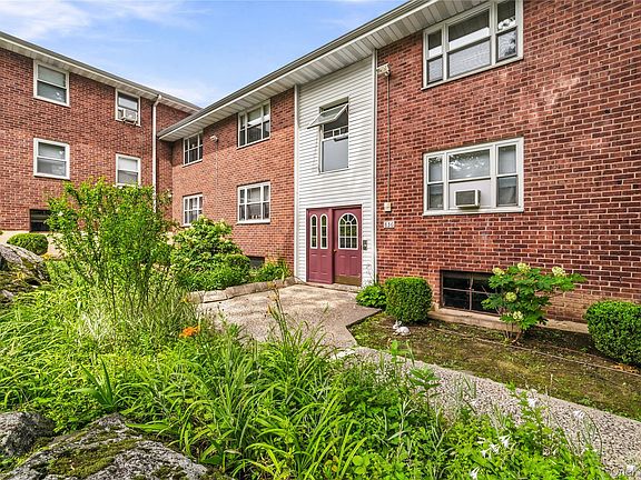 2nd image of 836 N Broadway #2D