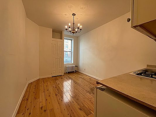 2nd image of 320 W 75th St APT 3B