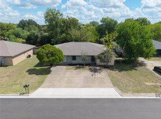 212-214 Yale Cir, College Station, TX 77840